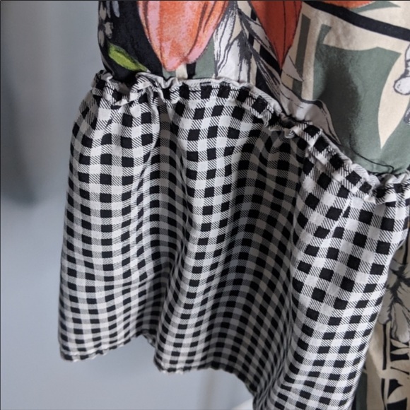 Spense V Neck gingham floral cold shoulder top - Picture 7 of 8